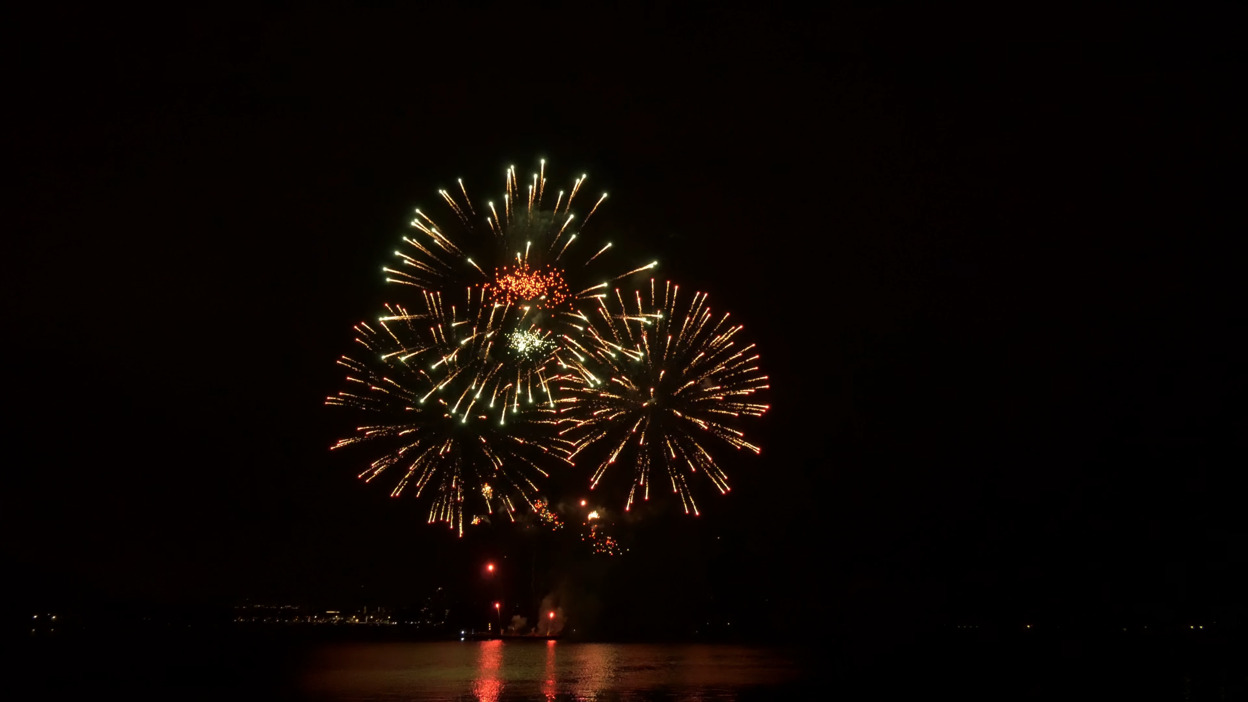 2025 12 31 – Amsterdam – New Year Fireworks at the Sloterplas – Stereo